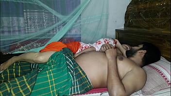 Bangladeshi aunty gets naughty with young couple in homemade porn video