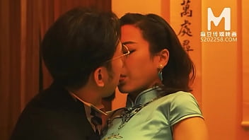 Su Qing Ke's sensual massage and intense sex in Chinese porn video